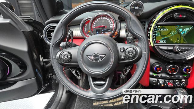 MINI Cooper S Convertible JCW 3rd 2019 — фото 13