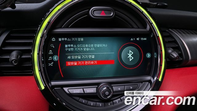MINI Cooper S Convertible JCW 3rd 2019 — фото 15