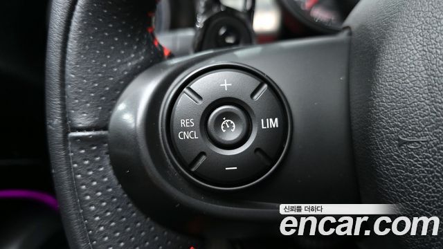 MINI Cooper S Convertible JCW 3rd 2019 — фото 16
