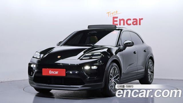 Porsche Macan EV Base 4