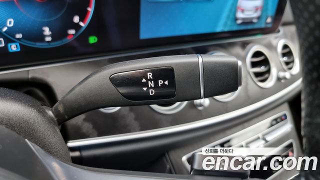 Mercedes-Benz E-Class (W213) E220d 4MATIC AMG Line 2021 — фото 9