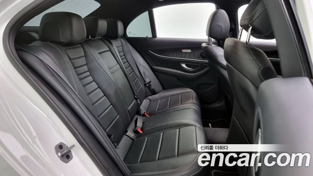 Mercedes-Benz E-Class (W213) E220d 4MATIC AMG Line 2021 — фото 12