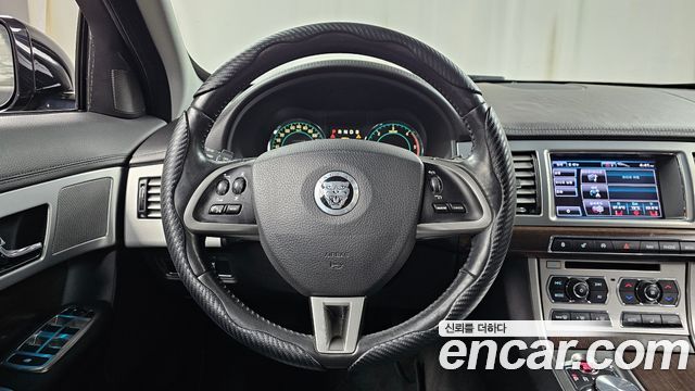 Jaguar XF 2.2D Luxury X250 2012 — фото 13