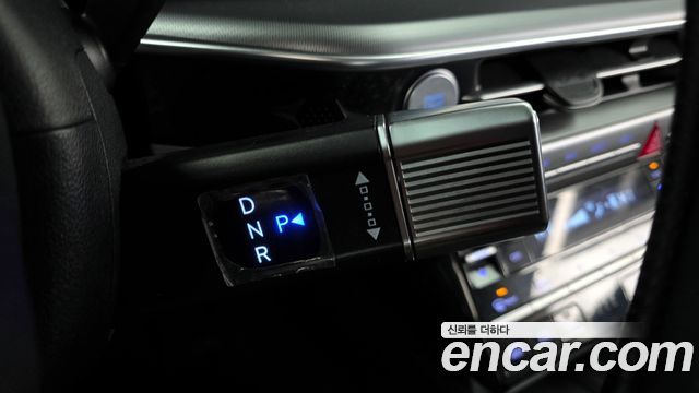 Hyundai Grandeur (GN7) 2,5 Gasoline 2WD Premium 2023 — фото 9