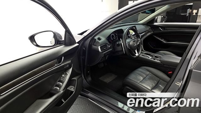 Honda Accord (X) 2.0 Hybrid Touring 2019 — фото 10