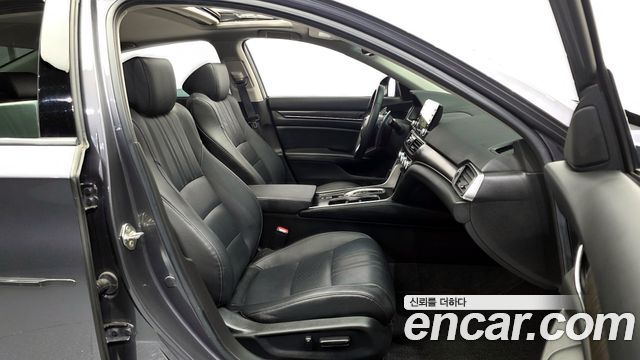 Honda Accord (X) 2.0 Hybrid Touring 2019 — фото 11