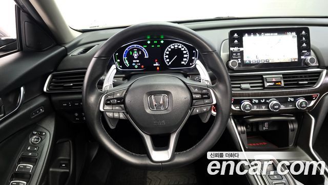 Honda Accord (X) 2.0 Hybrid Touring 2019 — фото 13