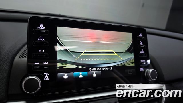 Honda Accord (X) 2.0 Hybrid Touring 2019 — фото 15