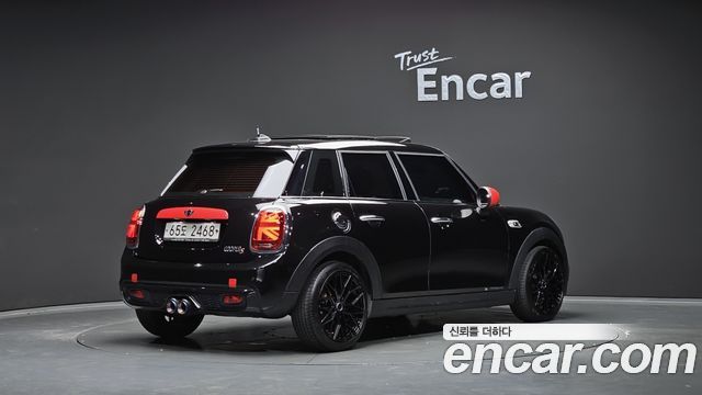 MINI Cooper S 5Door Standard 3rd 2018 — фото 2