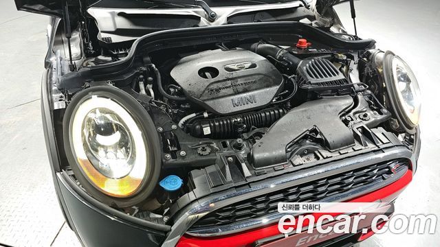 MINI Cooper S 5Door Standard 3rd 2018 — фото 6