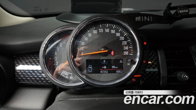 MINI Cooper S 5Door Standard 3rd 2018 — фото 8