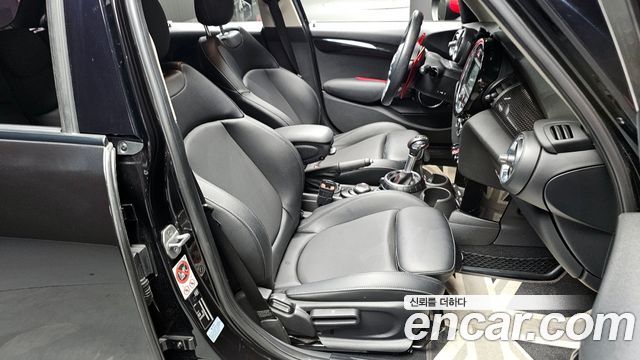 MINI Cooper S 5Door Standard 3rd 2018 — фото 10
