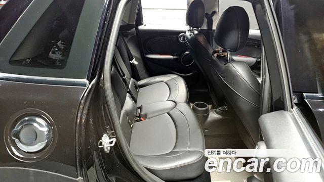 MINI Cooper S 5Door Standard 3rd 2018 — фото 11
