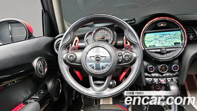 MINI Cooper S 5Door Standard 3rd 2018 — фото 13