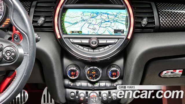MINI Cooper S 5Door Standard 3rd 2018 — фото 14