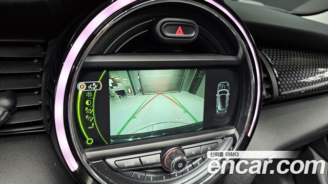 MINI Cooper S 5Door Standard 3rd 2018 — фото 15