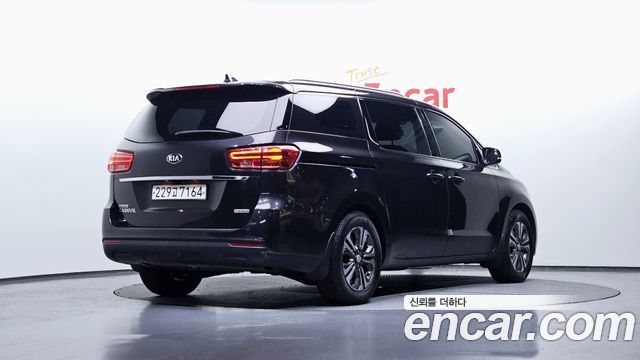 Kia Carnival 8-Seater Export 2021 — фото 2
