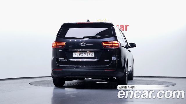 Kia Carnival 8-Seater Export 2021 — фото 4