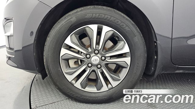 Kia Carnival 8-Seater Export 2021 — фото 5
