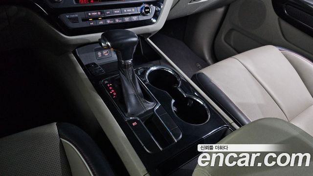 Kia Carnival 8-Seater Export 2021 — фото 9