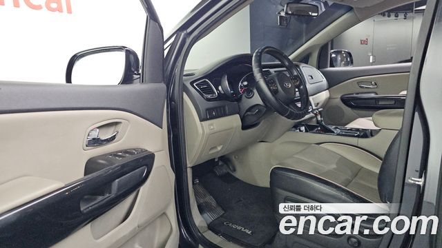 Kia Carnival 8-Seater Export 2021 — фото 10