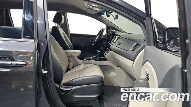 Kia Carnival 8-Seater Export 2021 — фото 15