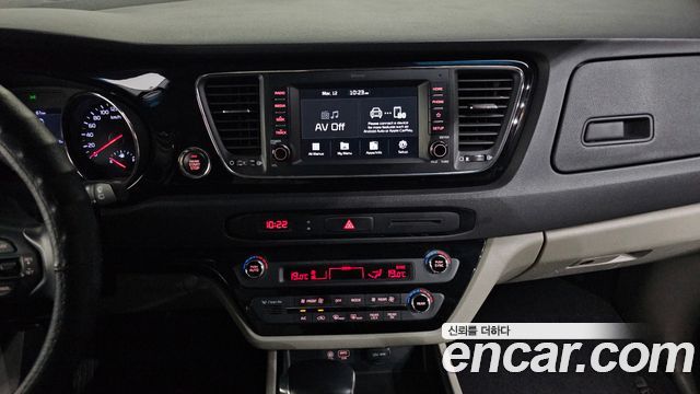 Kia Carnival 8-Seater Export 2021 — фото 18