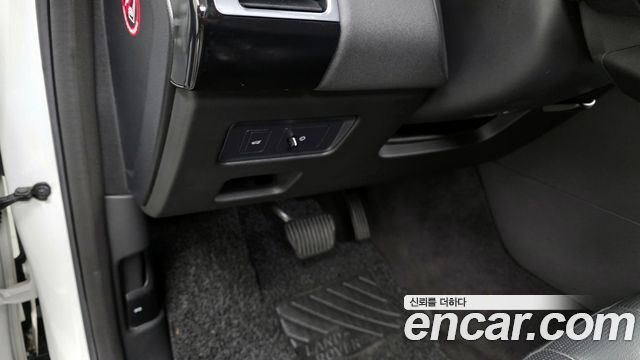Land Rover Discovery 5 2.0 SD4 SE 2019 — фото 18