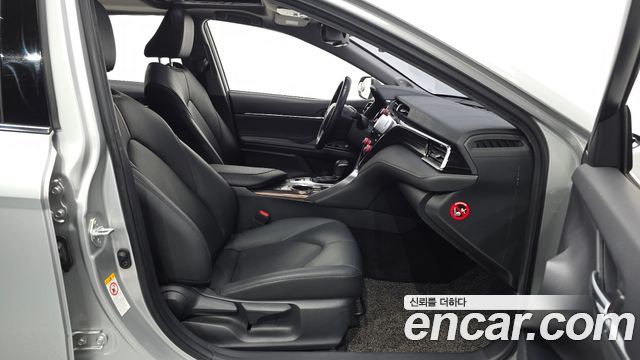 Toyota Camry (XV70) 2.5 XLE Hybrid 2018 — фото 10