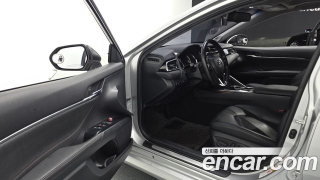 Toyota Camry (XV70) 2.5 XLE Hybrid 2018 — фото 11