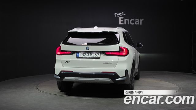 BMW X1 (U11) xDrive 20i xLine 2024 — фото 4