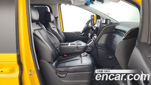 Hyundai Staria 4WD Kinder Safety Car 11-Seater 2022 — фото 11