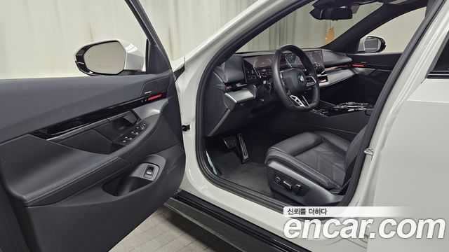 BMW 5 Series (G60) 520i Special Edition 2024 — фото 10