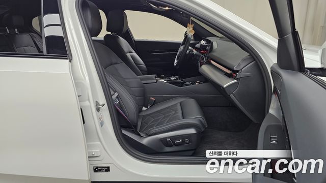 BMW 5 Series (G60) 520i Special Edition 2024 — фото 11