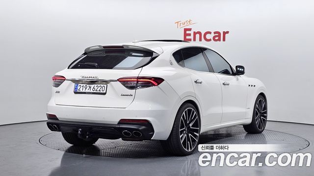 Maserati Levante 3.0 AWD GranSport 2019 — фото 2