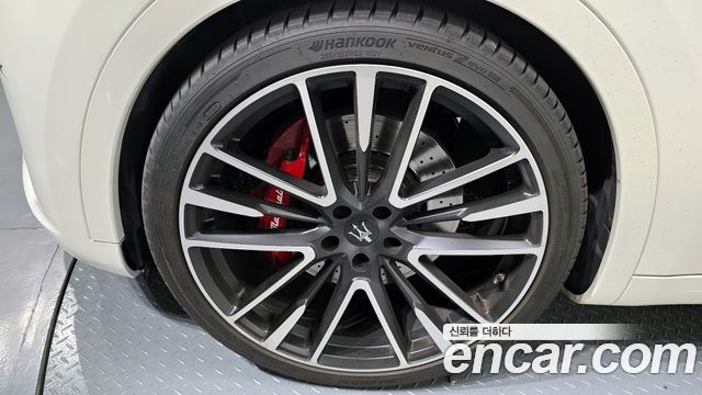 Maserati Levante 3.0 AWD GranSport 2019 — фото 5
