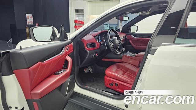 Maserati Levante 3.0 AWD GranSport 2019 — фото 11