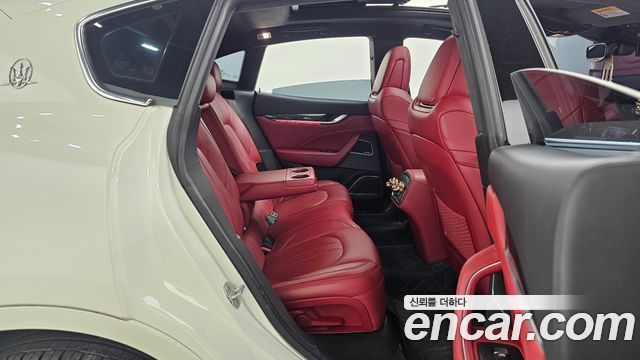 Maserati Levante 3.0 AWD GranSport 2019 — фото 12