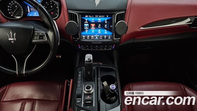 Maserati Levante 3.0 AWD GranSport 2019 — фото 14