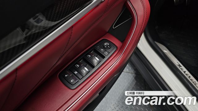 Maserati Levante 3.0 AWD GranSport 2019 — фото 17