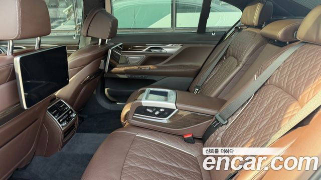 BMW 7 Series (G11) 730Ld xDrive Design Pure Excellence 2022 — фото 10