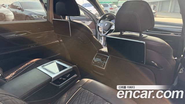 BMW 7 Series (G11) 730Ld xDrive Design Pure Excellence 2022 — фото 16