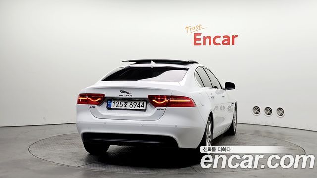 Jaguar XE 20t Prestige 2016 — фото 4