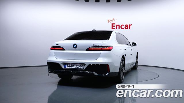 BMW 7 Series (G70) 750e xDrive M Sport 2023 — фото 4