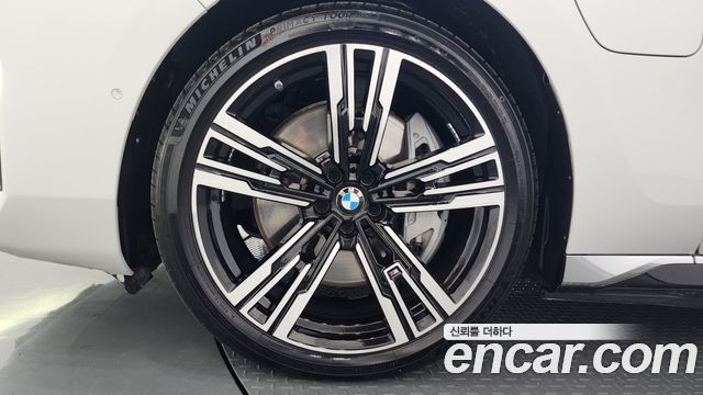 BMW 7 Series (G70) 750e xDrive M Sport 2023 — фото 5