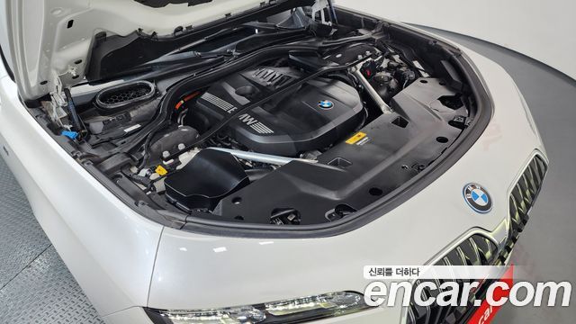 BMW 7 Series (G70) 750e xDrive M Sport 2023 — фото 6