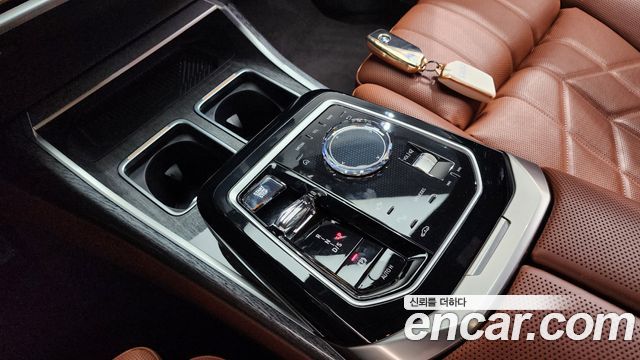 BMW 7 Series (G70) 750e xDrive M Sport 2023 — фото 9