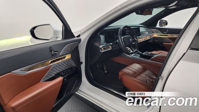 BMW 7 Series (G70) 750e xDrive M Sport 2023 — фото 10