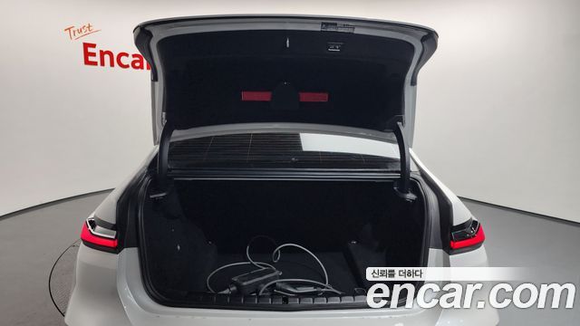 BMW 7 Series (G70) 750e xDrive M Sport 2023 — фото 20