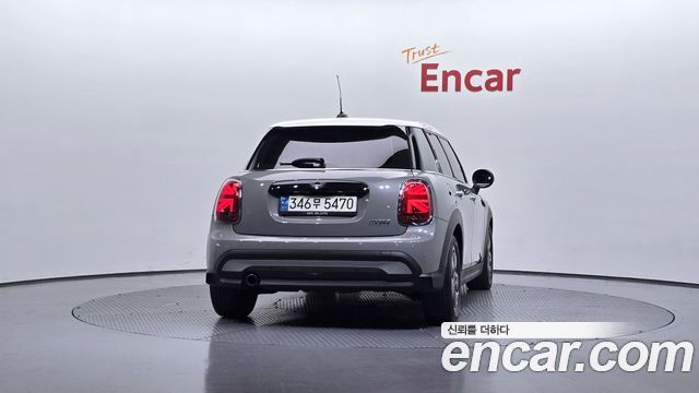 MINI Cooper 5Door Classic Third Generation 2022 — фото 4